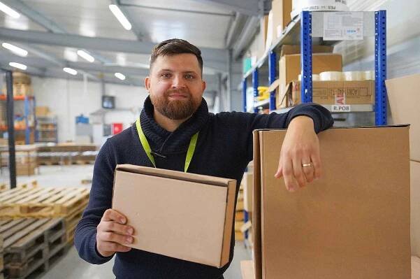 S netradiční nabídkou krabic na míru zabodovala během pandemie firma z jihomoravských Horních Věstonic. I díky unikátní online službě objem zakázek vzrostl osmkrát. Tomáš Koláček se na projektu podílí a ve firmě Packung má na starosti marketing.