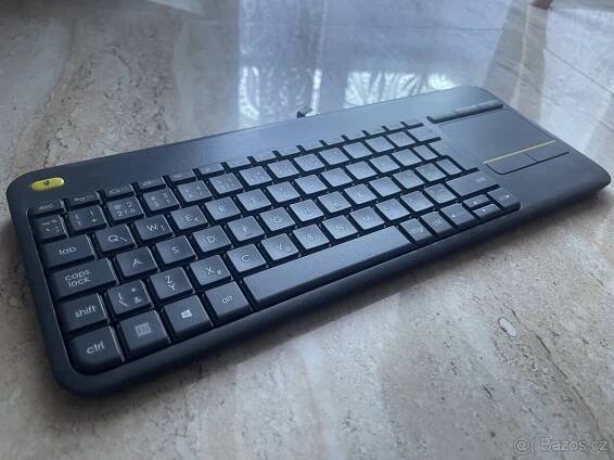 Bluetooth klávesnice Logitech K400 - Praha - východ