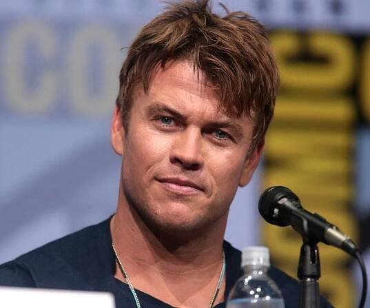 Luke Hemsworth Biography - Facts, Childhood, Family Life & Achievements