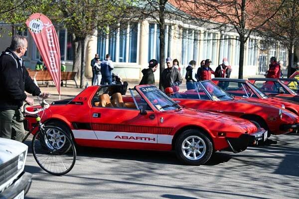 Na Pod�bradsk� kolon�d� se uskute�nilo ji� 23. setk�n� italsk�ch aut.