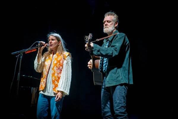 The Swell Season ve Foru Karlín: Emotivní návrat Markéty Irglové a Glena Hansarda byl plný nostalgie