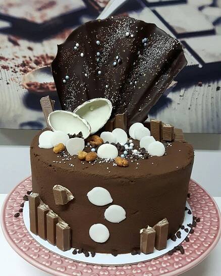 Chocolate Cake with White Frosting