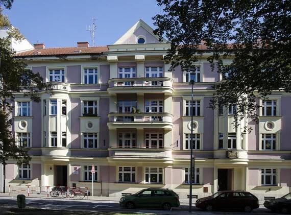Okresní péče o mládež | Objekty | Královéhradecký architektonický manuál
