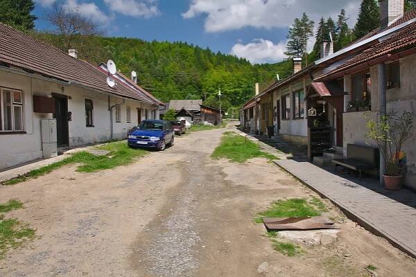 Soubor:Dělnická kolonie, Sidonie, Brumov-Bylnice okres Zlín (03).jpg – Wikipedie