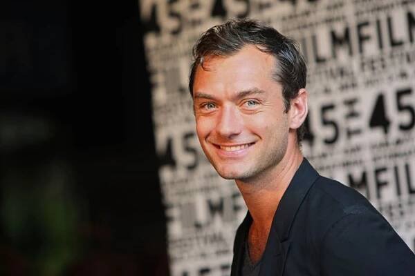 TO BUDE TRHÁK! Jude Law ŽALUJE The Sun kvůli odposlechům!