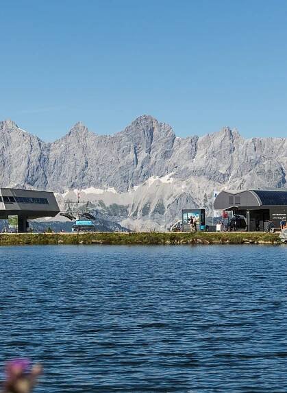 Preunegg Jet summit station at lake with Dachstein view | © Reiteralm Bergbahnen GmbH & Co.KG