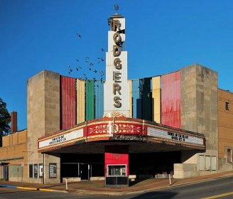 File:Rodgers Theatre, 204-224 N. Broadway Street, Poplar Bluff, Mo, USA.jpg - Wikimedia Commons