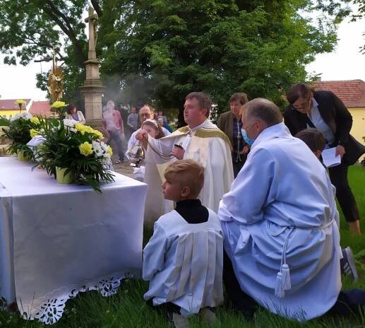 Průvod Božího Těla ve Bzenci – farnost-bzenec.cz