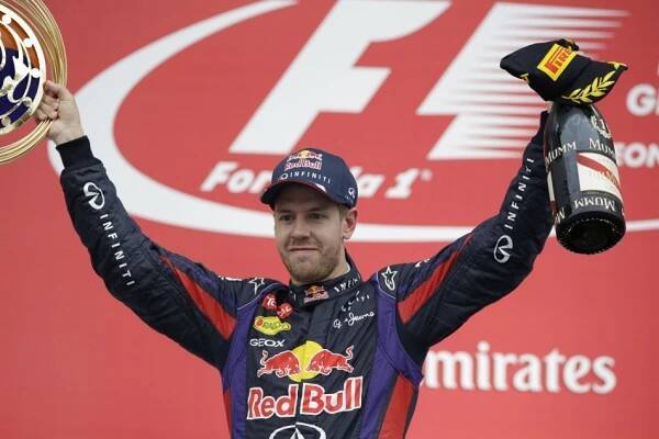 Vettel nedal soupeřům opět šanci a blíží se k titulu