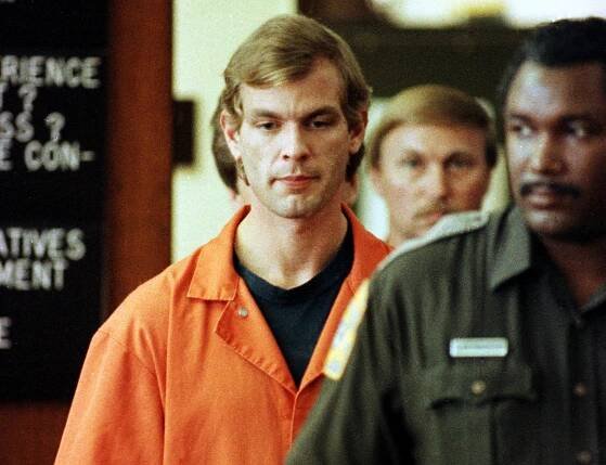 Nové drama společnosti Netflix vyvolává kontroverzi. Seriál Jeffrey Dahmer má být drsný a necitlivý