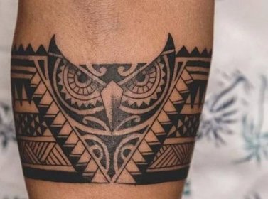 tatuaje-de-brazalete-vikingo-y-animales.