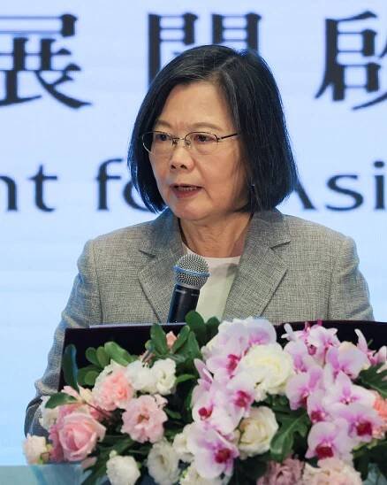 Setting aside tensions, Taiwan president offers aid to China after deadly quake