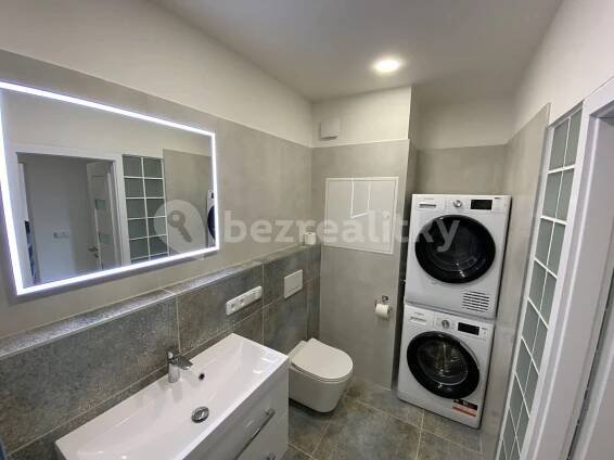 Pronájem bytu 2+kk 35 m², Budovatelů, Karlovy Vary, Karlovarský kraj