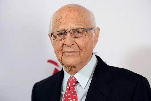 Norman Lear, Prolific TV Writer and Producer Who Created 'All in the Family,' Dead at 101