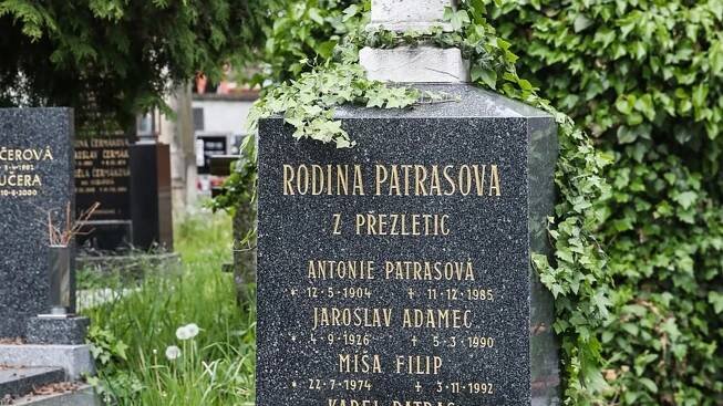 Dagmar Patrasová (65): PŘEKVAPENÍ NA ŠPATNÉM HROBĚ!