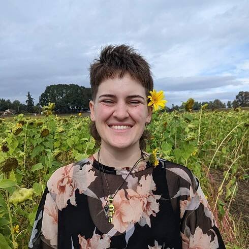 🍎AmeriCorps Member Spotlight!

Meet Kate (they/them), a Confluence member serving as the East PDX Community Orchard Coordinator with @portlandfruittreeproject. Kate grew up in Berkeley, California and spent their college summers working on a produce