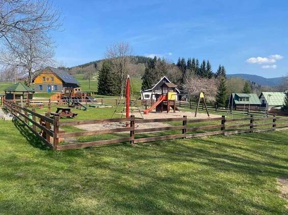 Dětské hřiště v centru obce cca 250m - Strážné - foto 24