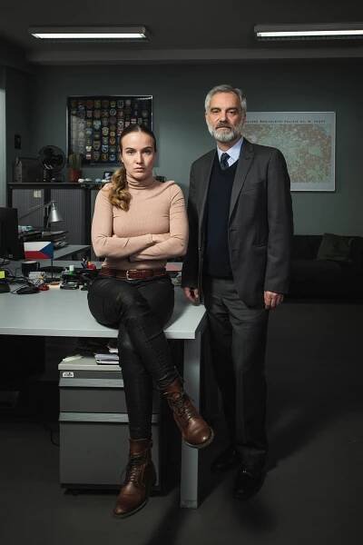 V hlavních rolích policejních outsiderů se objeví Tereza Ramba a Ivan Trojan.