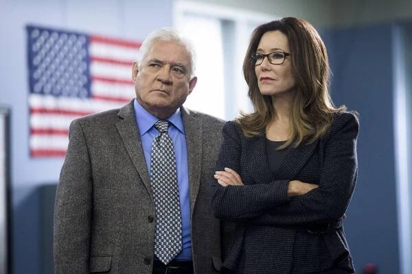 Closer: Nové případy - Ve spárech štěstěny - Z filmu - G. W. Bailey, Mary McDonnell