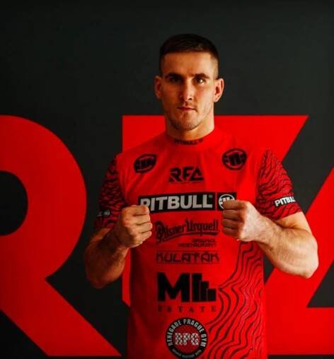 FOTO: MMA zápasník David Hošek. – stránka 2