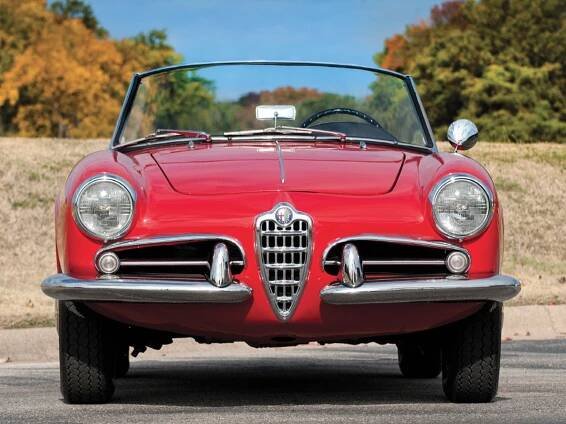 Rent Alfa Romeo Giulietta Spider in Italy or French Riviera - Joey Rent