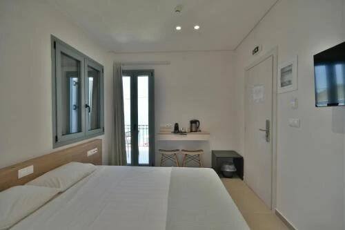 Posteľ alebo postele v izbe v ubytovaní Okeanis Hotel Tyros