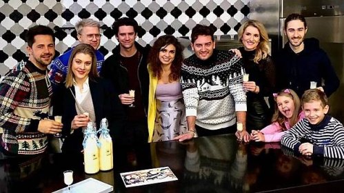 Kapela Botox pokřtila klip k písni Vánoční v pražské kavárně IPPA Café s herci ze seriálů ZOO a Dobré zprávy