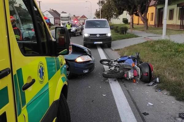 Motorkář utrpěl po srážce s osobním vozidlem ve Spytihněvi vážná poranění - ZLIN.CZ