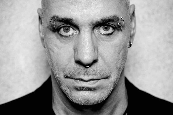 Till Lindemann může být v klidu, prokuratura ho přestala vyšetřovat