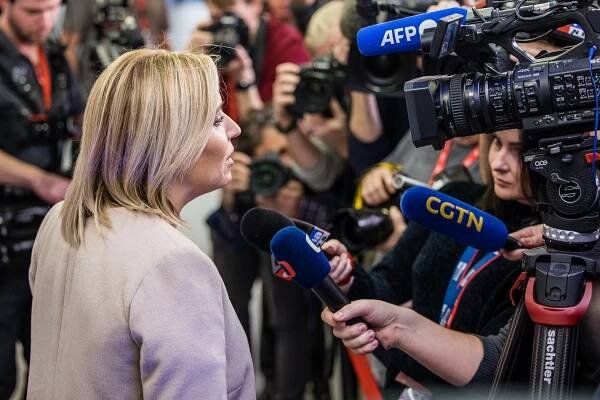 Danuše Nerudová - Cesta na Hrad: Debata - Z natáčení