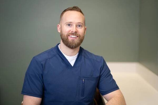 Get affordable implants and veneers from our top dentist in Topeka, KS.