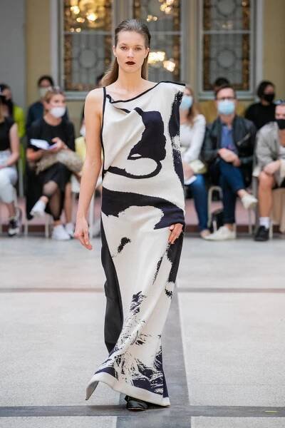 Galerie: MBPFW #2: Studentská kreativita se setkala s krejčovským citem | Elle.cz