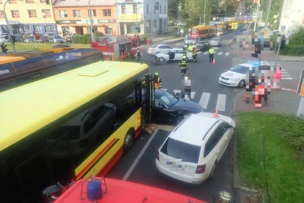 Nehoda na ulici Dlouhá - ZLIN.CZ
