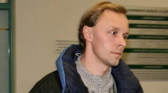 Pavel Paur tvrdí, že naopak manželka v opilosti týrala jeho a on se jen bránil.