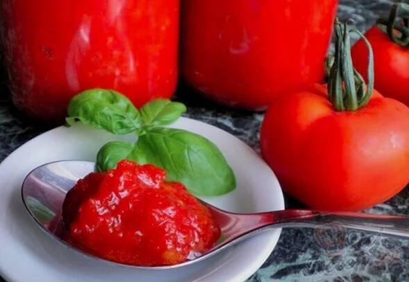 Pikantní rajčatovo-papriková omáčka ,,ADŽIKA,,