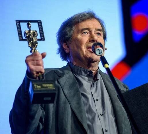 Narozeniny dnes slaví Janek ze seriálu Čtyři z tanku a pes, Janusz Gajos (85). Přežil pokus o vraždu! Pamatujete si ho
