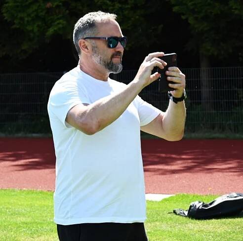 OBRAZEM: Jindřich Staněk přišel besedovat mezi mladé fotbalové gólmany