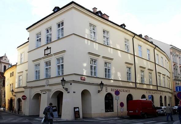 Soubor:Měšťanský dům U Tří zlatých lvů (Staré Město) Uhelný trh 1.jpg – Wikipedie