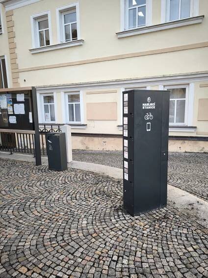 Nová dobíjecí stanice pro elektrokola a mobilní telefony: Světlá nad Sázavou