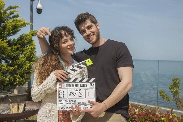 Buse Meral, Emre Bey - Vermem Seni Ellere - Z natáčení