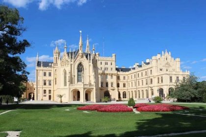 KVÍZ: Poznáte nejkrásnější české hrady a zámky podle fotek? | Moře zpráv