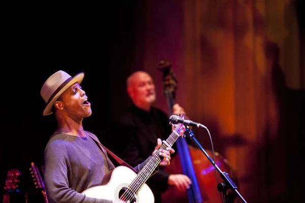 Eric Bibb 59370472