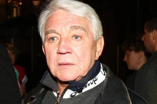 Jiří Krampol měl s první ženou syna Tomáše, v Austrálii je uznávaný tenisový trenér, vztah mají chladný