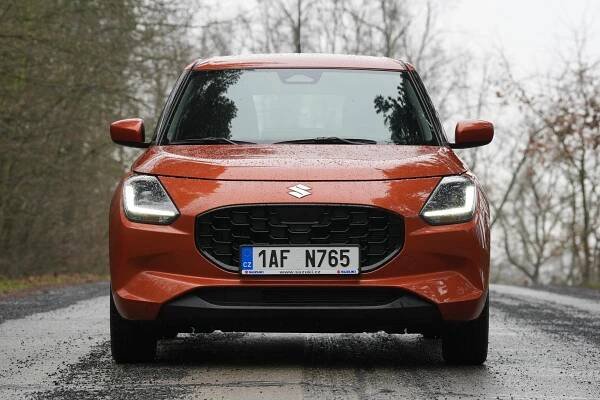 Test Suzuki Swift s pohonem předních i všech kol: Charakterně staromódní všeuměl