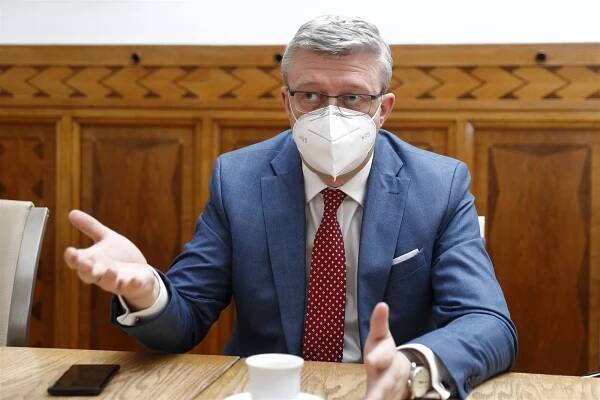 Pivo, jídlo a pryč, vysvětlil Havlíček zahrádky bez wi-fi. Babiš má pochyby