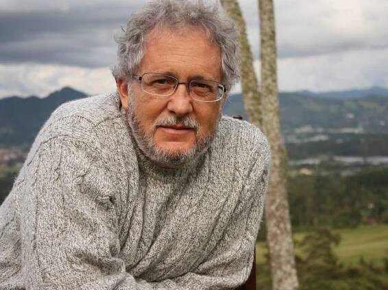A portrait of Colombian writer Héctor Abad Faciolince.