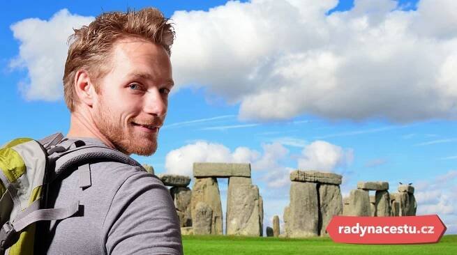 Stonehenge patří k nejoblíbenějším turistickým cílům Velké Británie