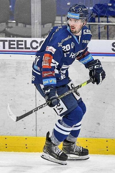 Utkání 38. kola hokejové extraligy: HC Vítkovice Ridera - HC Oceláři Třinec, 4. ledna 2022 v Ostravě. Jan Bernovský z Vítkovic.