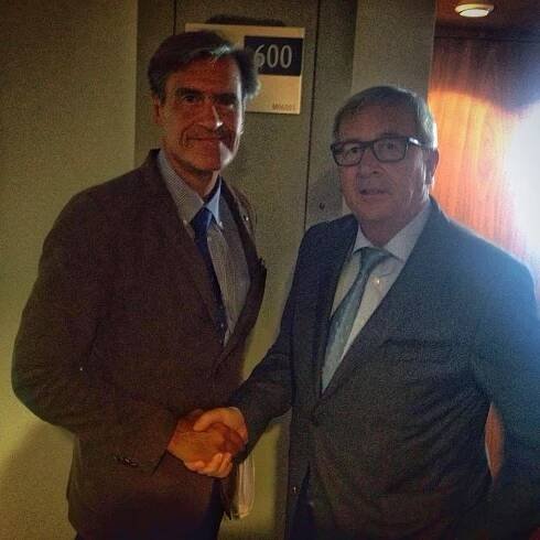 López Aguilar y  Jean-Claude Juncker tras la reunión de ayer en Estrasburgo presentando el proyecto piloto de empleo en las Regiones Ultraperiféricas (RUP) 