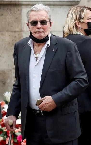 Herecká legenda Alain Delon (†88): Před smrtí trpěl bolestmi a uvažoval o eutanazii!
